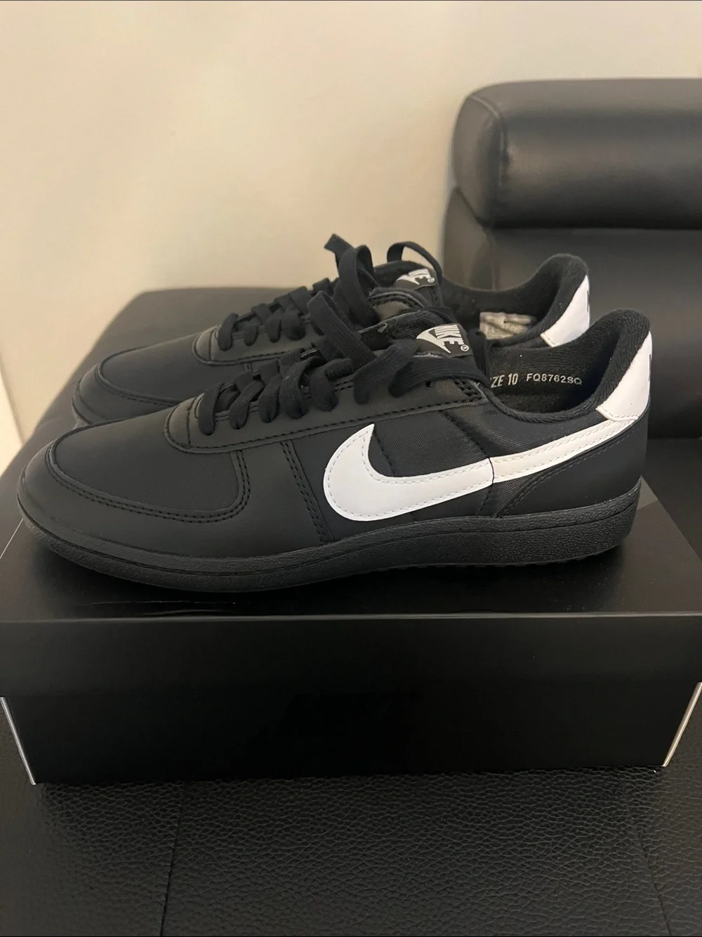Nike Men’s Black and White Low-Top Sneakers